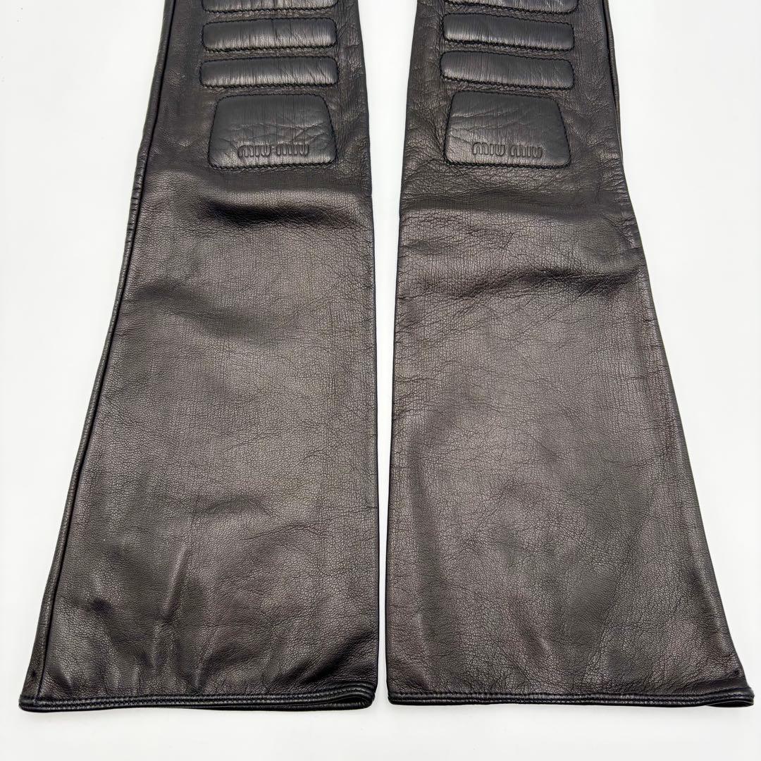 極美品 ミュウミュウ レザーグローブ アームカバー ロゴ型押し ブラック