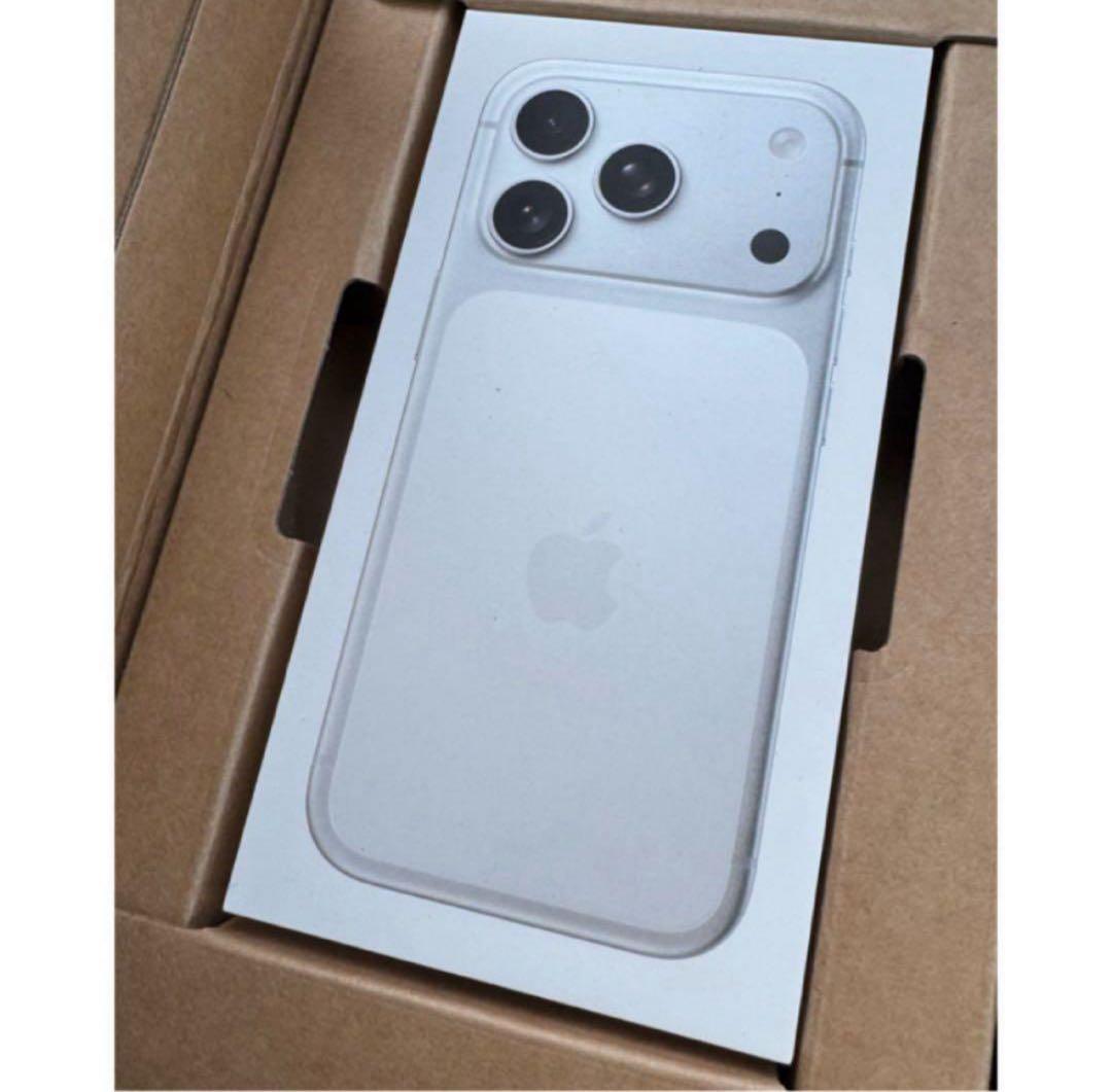 iPhone17 Pro Max 人気色 シルバー　新品•未開封 即日発送！