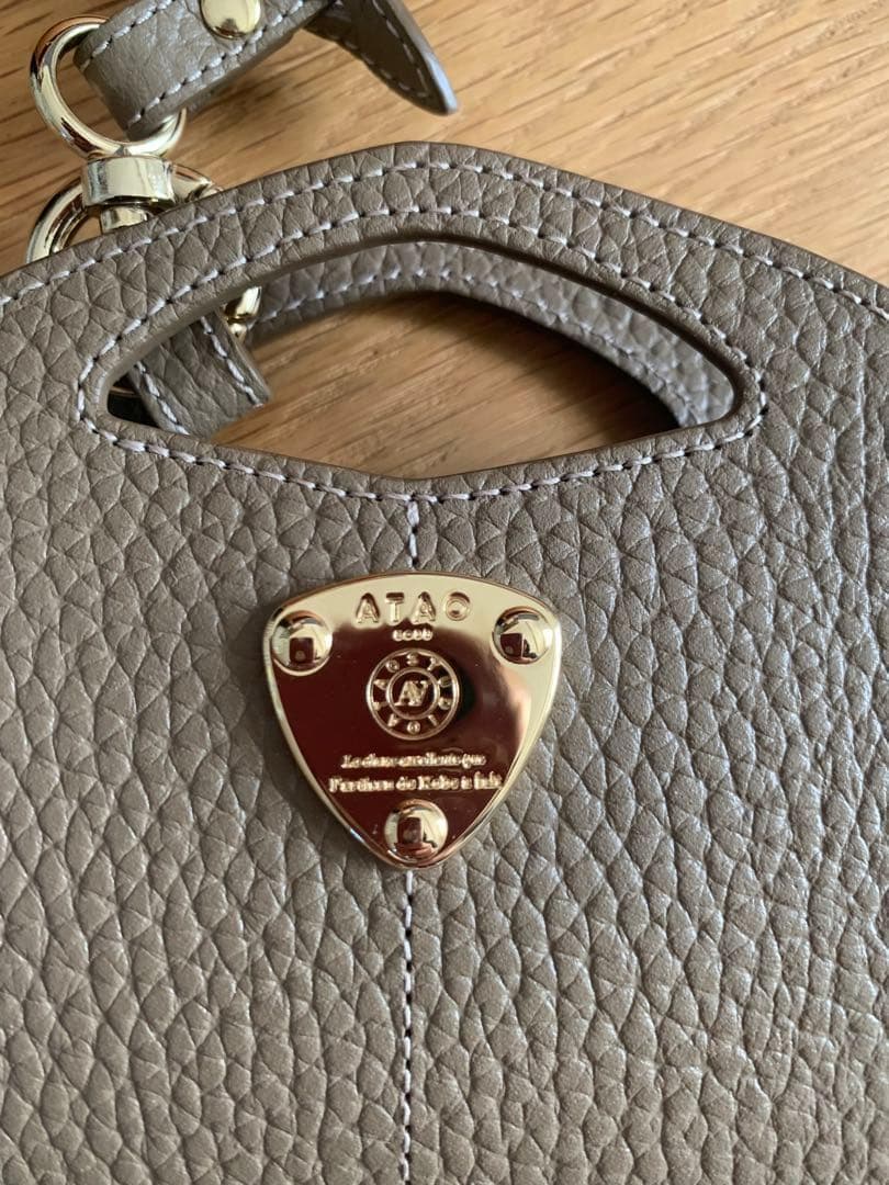 s*a様 ほぼ未使用！ATAO elvyチャーム　カード入れチャーム　トープ　ア