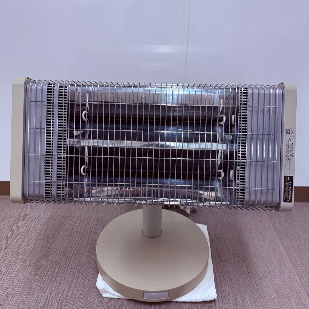 美品　DAIKIN ダイキン セラムヒート　遠赤外線暖房機　ERFT11XSE8