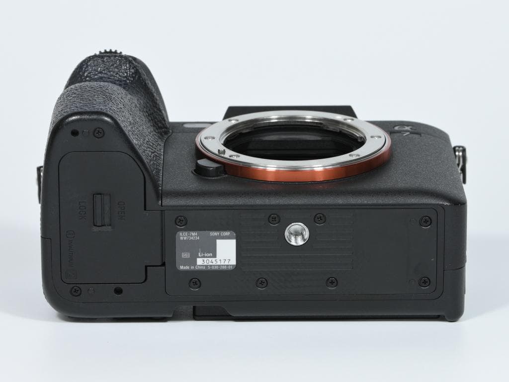 【美品】 SONY α7 IV ILCE-7M4 ボディ 《ショット数4052》