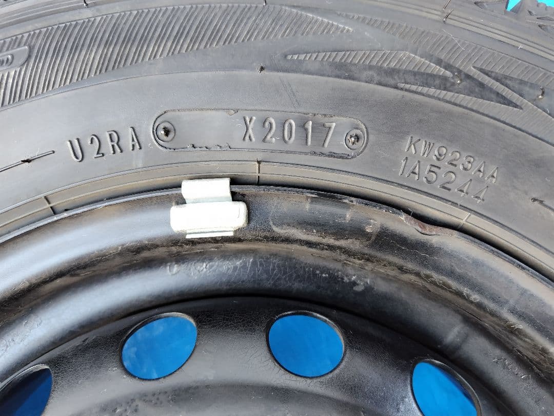 145R12・LT【1/2】軽トラ用スタッドレス・鉄ホイール付、２本分割