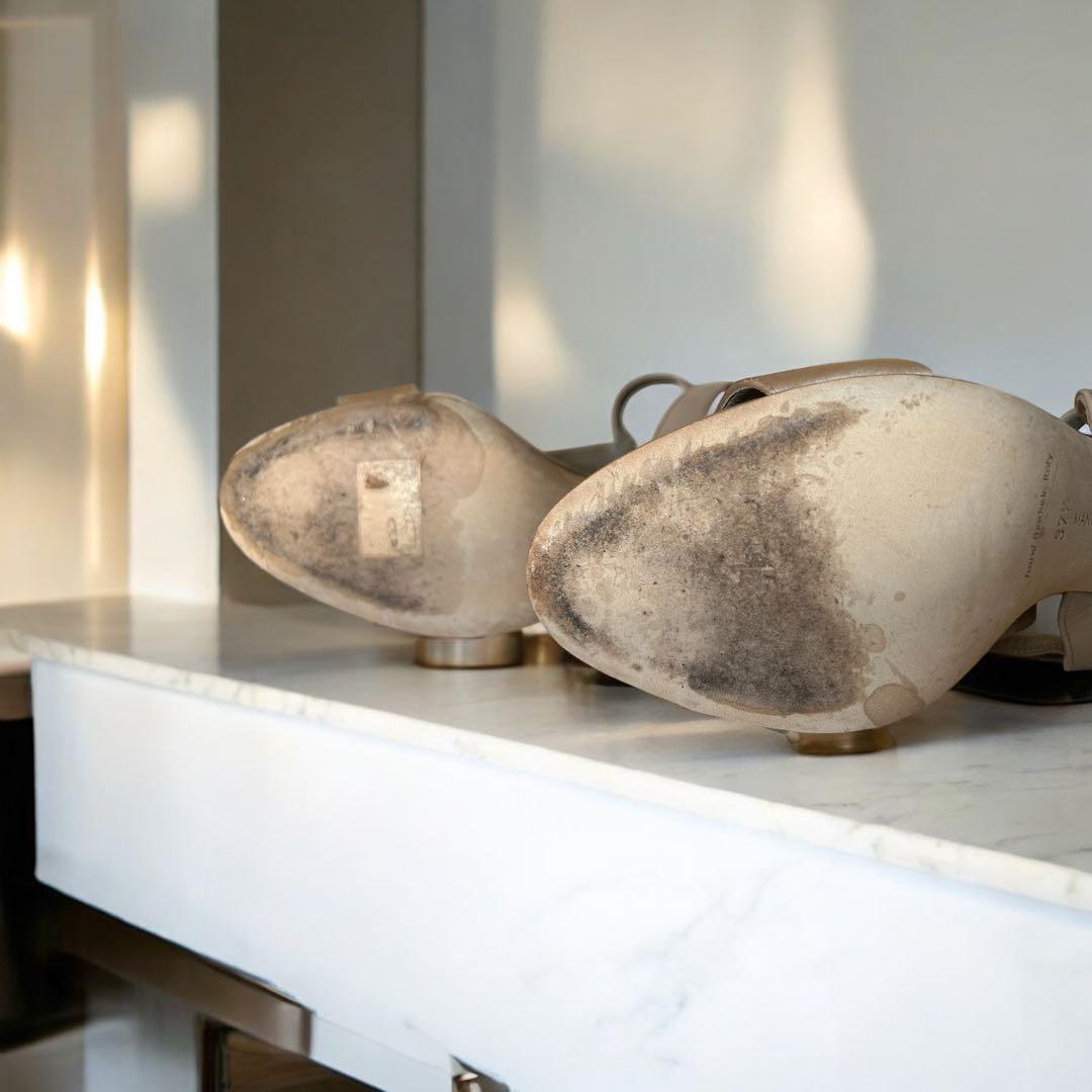 Manolo Blahnik ビジュー装飾サンダル