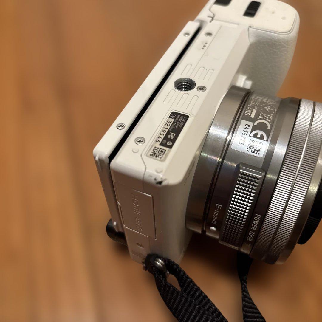 【低ショット1800回】SONY α6000 標準レンズセット ホワイト おまけ