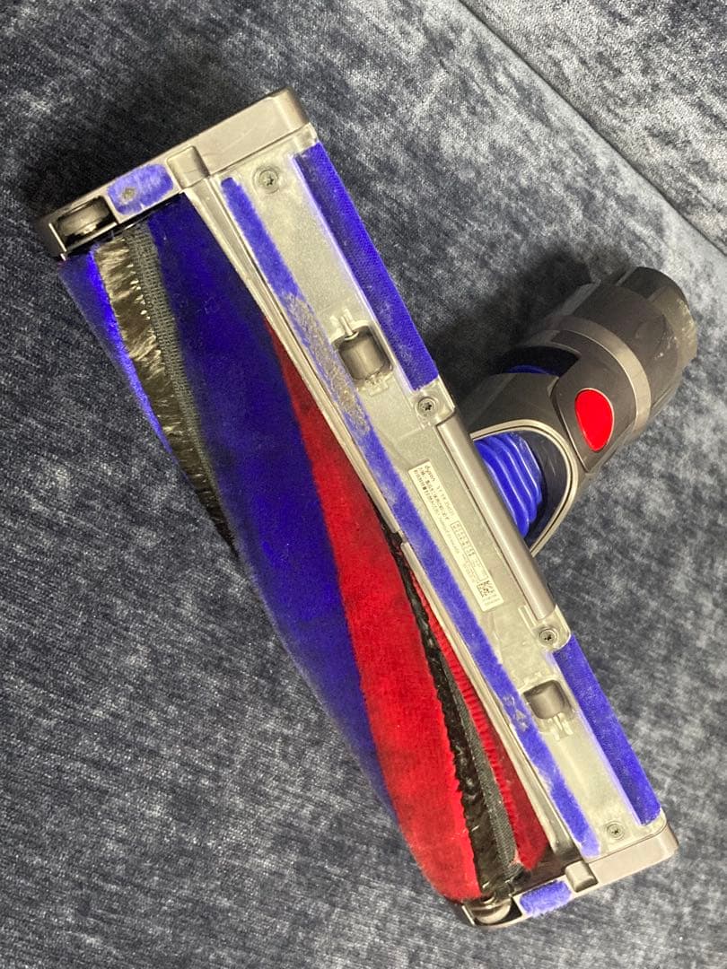 dyson (ダイソン) v8 slim fluffy 掃除機 本体と付属品