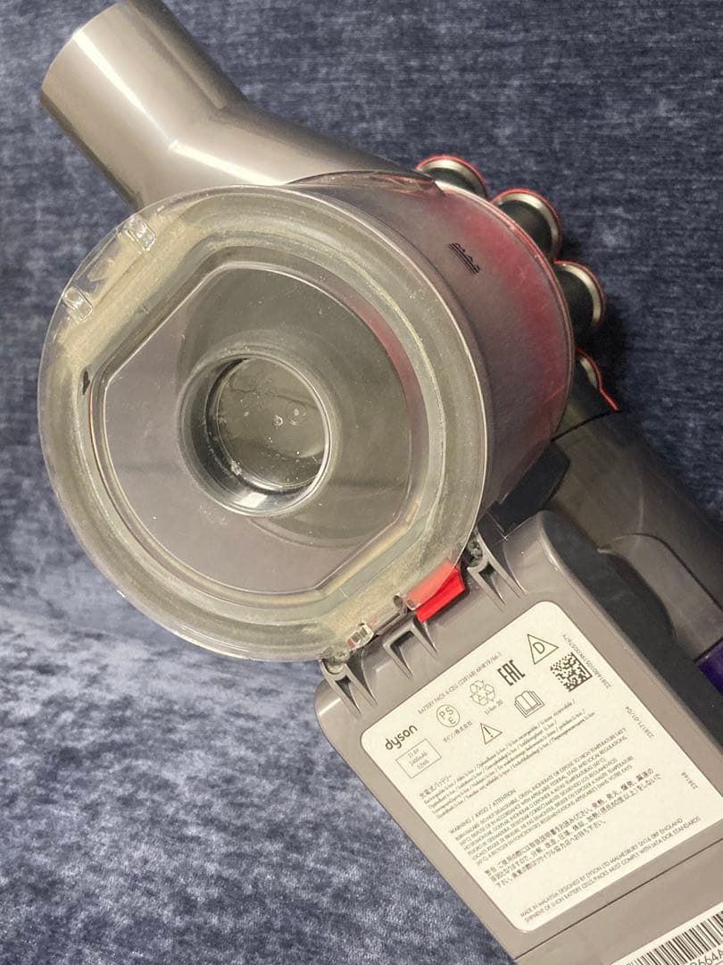 dyson (ダイソン) v8 slim fluffy 掃除機 本体と付属品