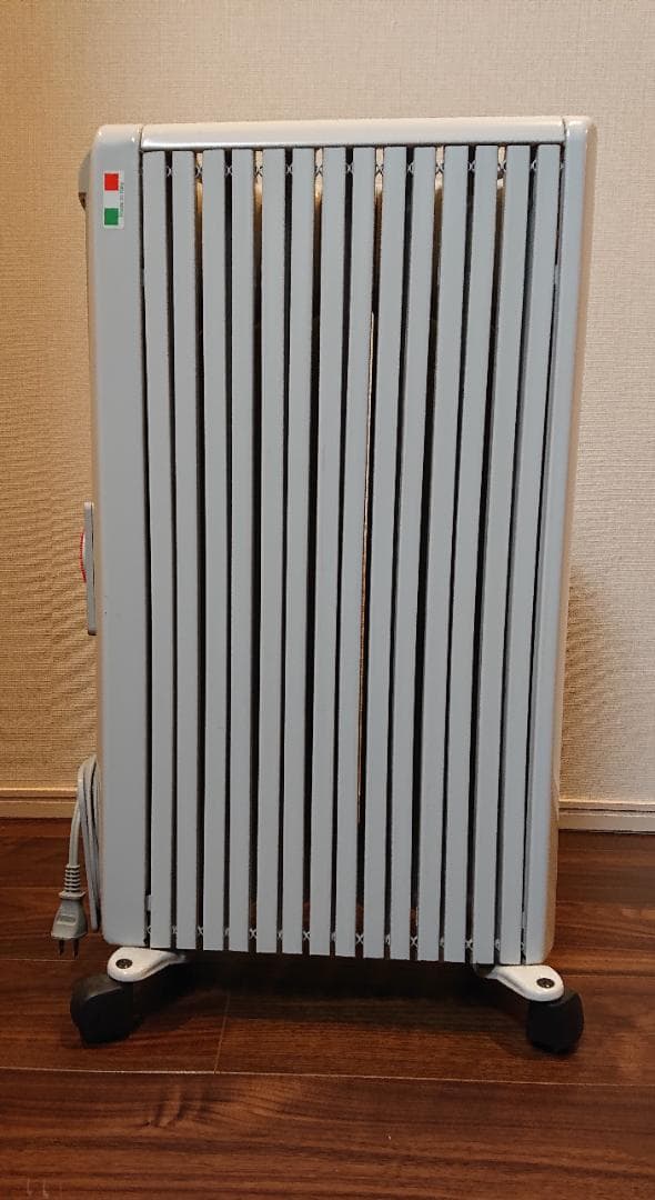 子供やお年寄りも安心♪ デロンギ社製オイルヒーター 24時間タイマー付 寝室に♪