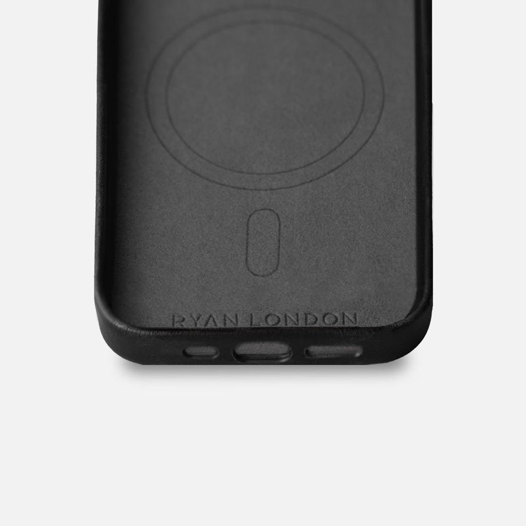 iPhone17用レザーケース RyanLondon