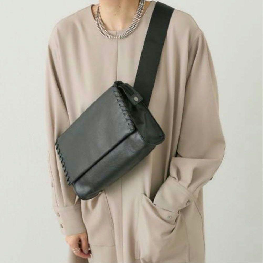 ear PAPILLONNER イアパピヨネ ワイドテープショルダーバッグ 黒