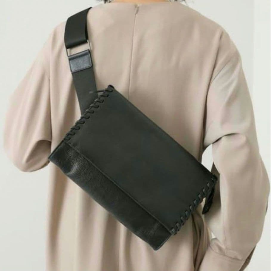 ear PAPILLONNER イアパピヨネ ワイドテープショルダーバッグ 黒