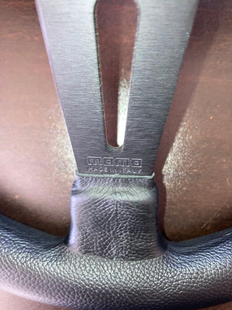 MOMO　ステアリング　３５π　ディープコーン　中古