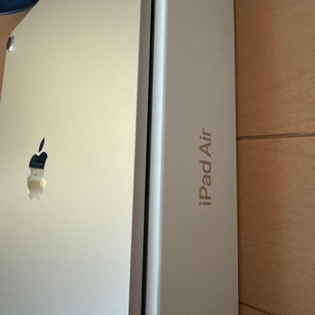 Apple iPad Air スターライト 本体