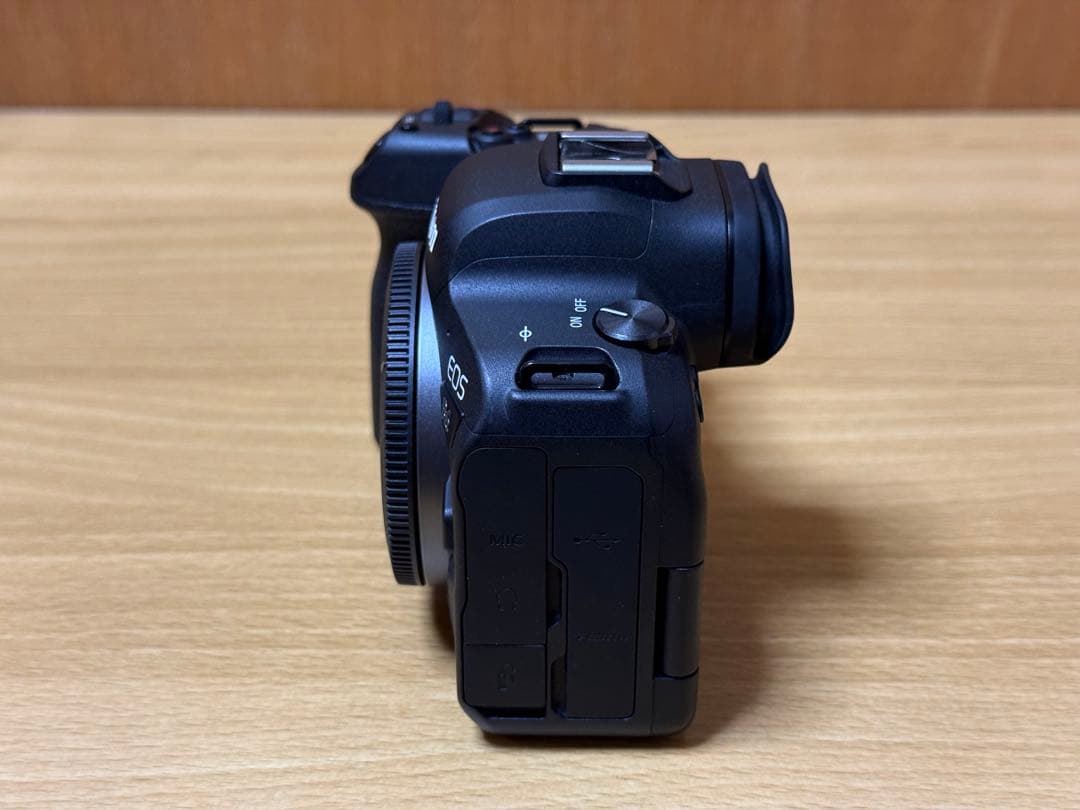 Canon EOS R6 ミラーレス一眼 カメラ本体　キャノン　【21日まで】