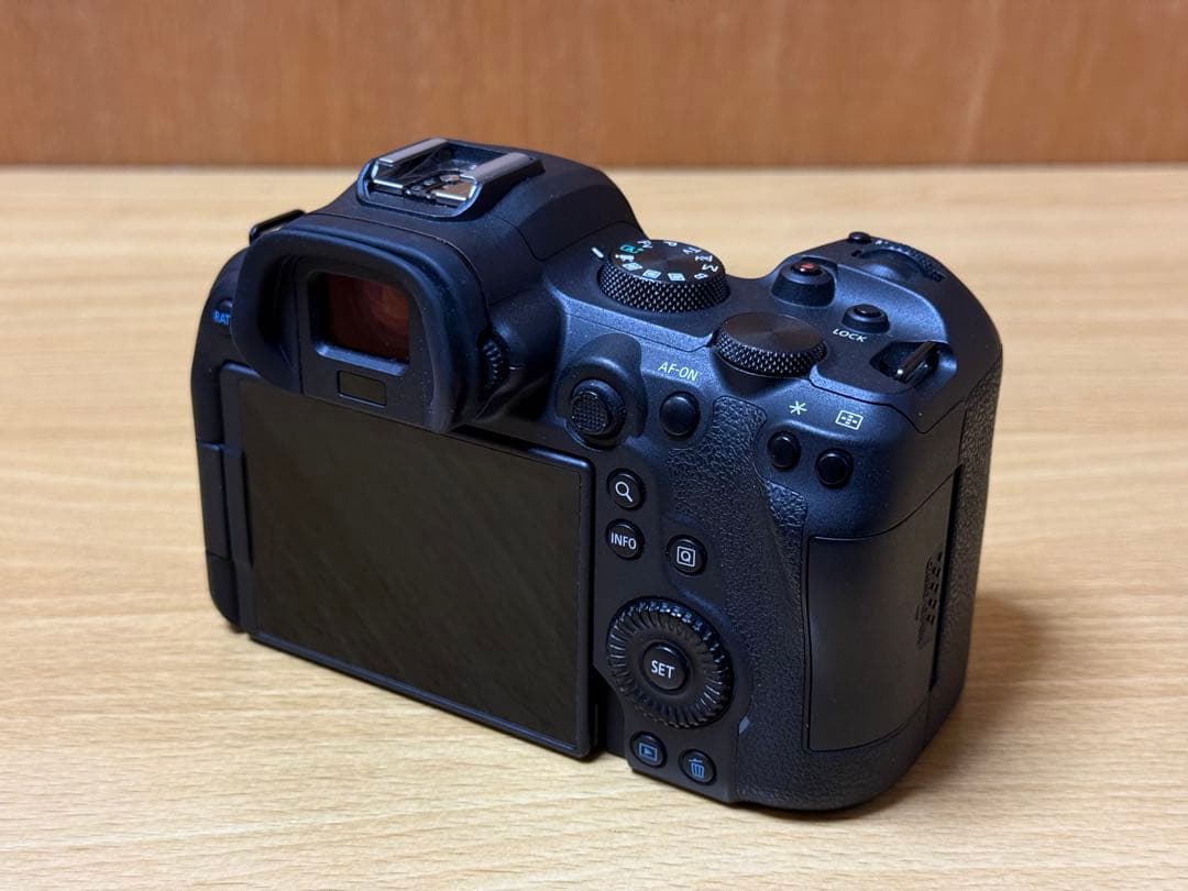 Canon EOS R6 ミラーレス一眼 カメラ本体　キャノン　【21日まで】