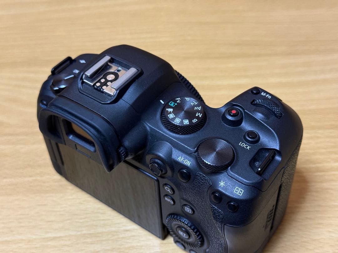 Canon EOS R6 ミラーレス一眼 カメラ本体　キャノン　【21日まで】