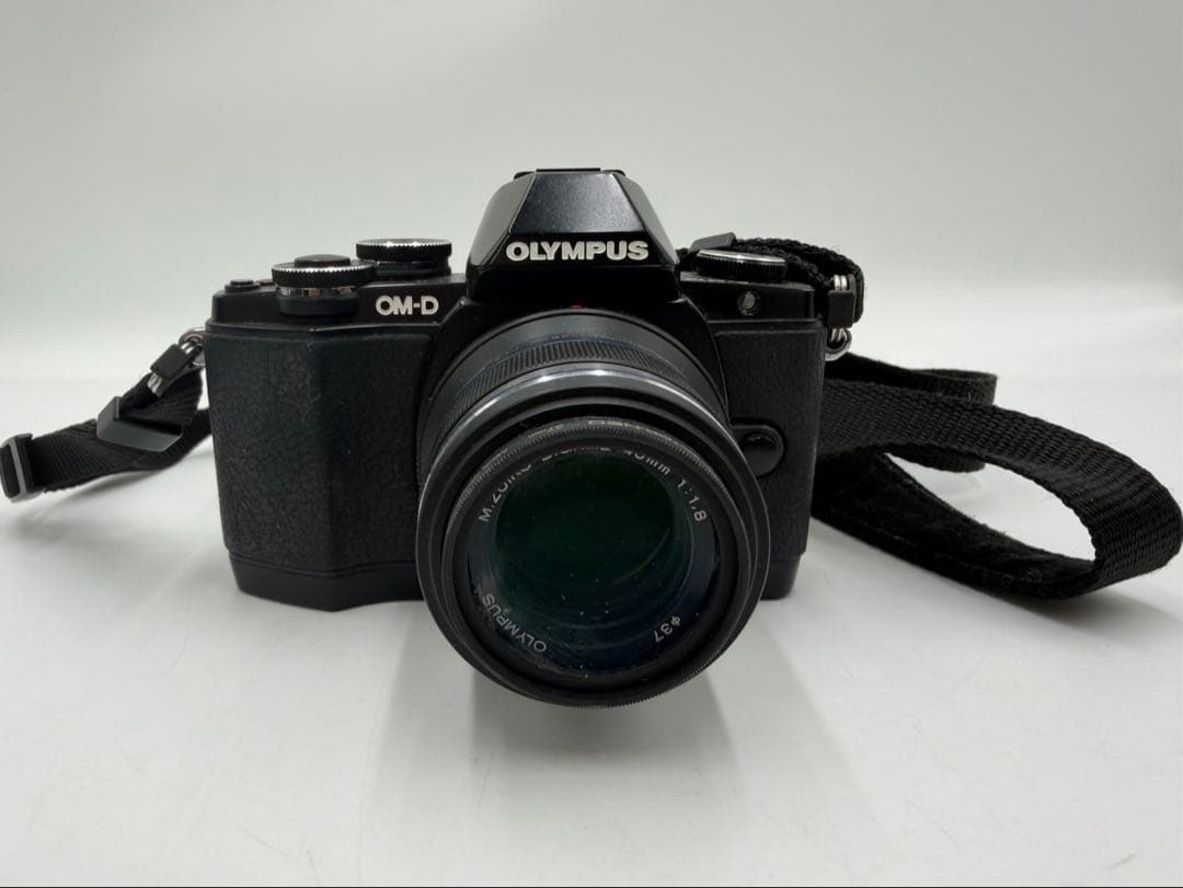デジタルカメラ OLYMPUS OM-D E-M10 45mm 1:1.8