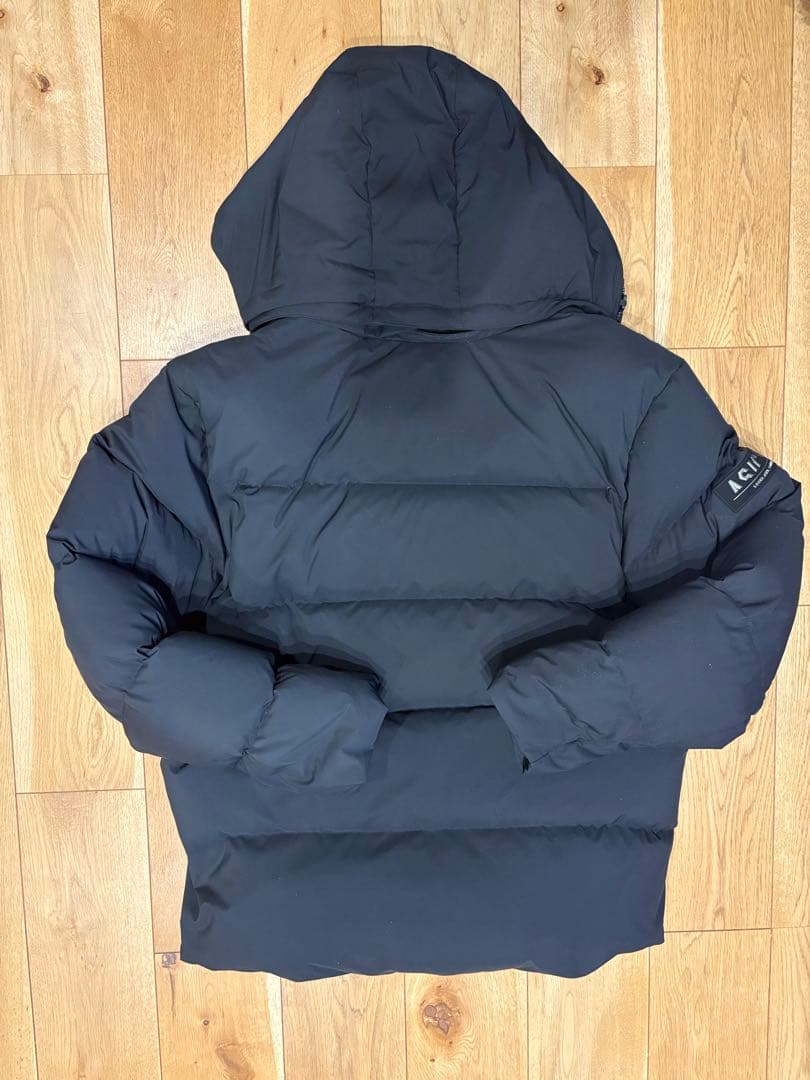 ASICS ダウンジャケット 取り外しフード付き　人気