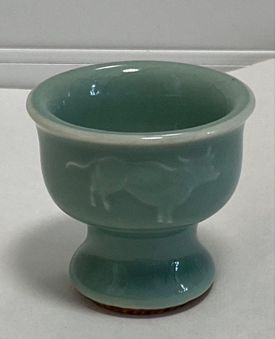 真葛香山　宮川香山　青磁酒盃　大正二年勅正牛図