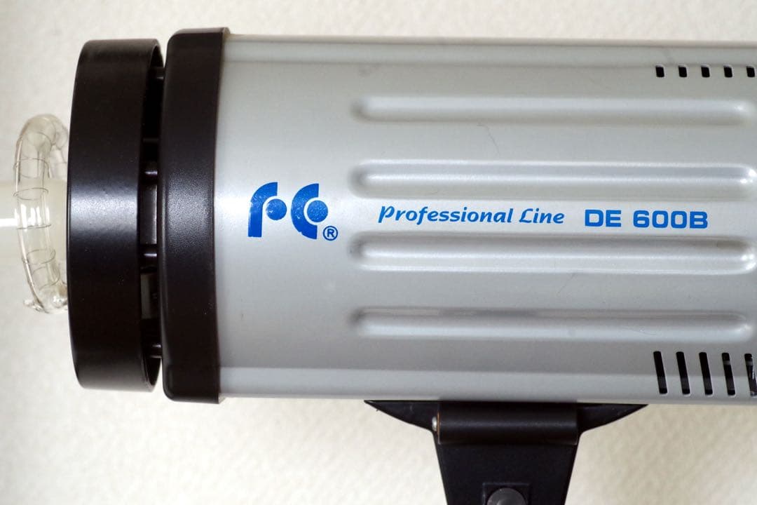 Falcon DE600Bモノブロックストロボ スタンド付きフルセット