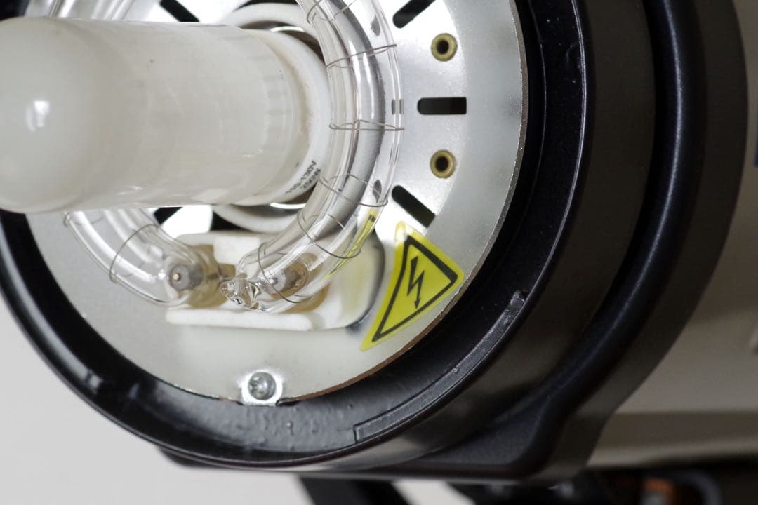 Falcon DE600Bモノブロックストロボ スタンド付きフルセット