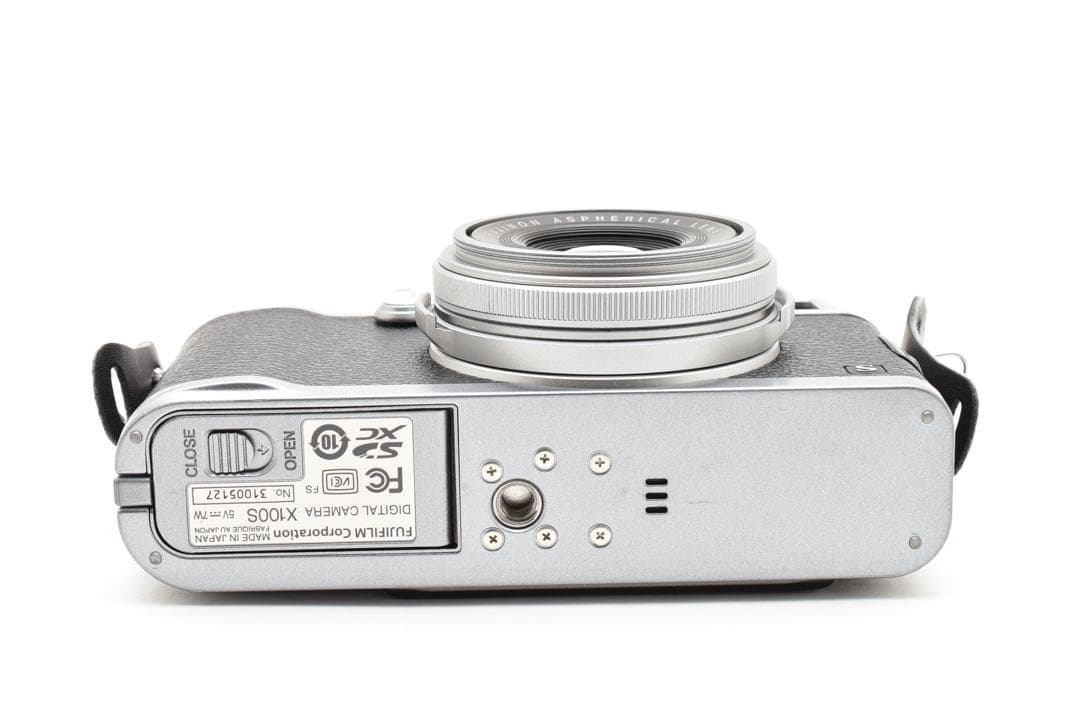 【美品】フジフィルム FUJIFILM X100S シルバー コンパクトカメラ