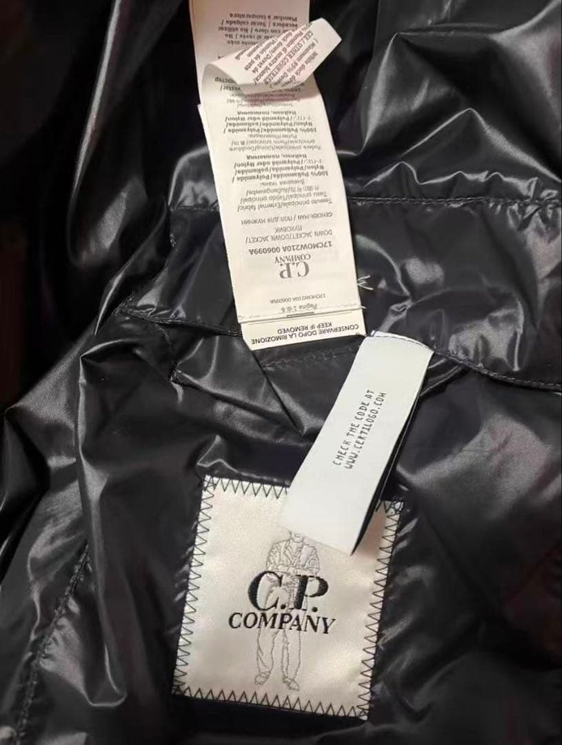 【未使用級】 C.P. COMPANY ブラックダウンジャケット
