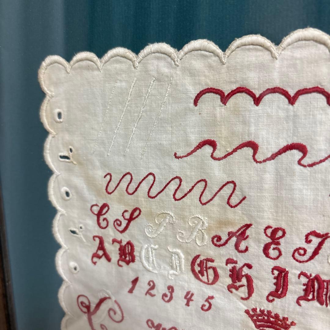 フランス　アンティーク　赤糸&白糸　サンプラー　刺繍　ガラス入り　額入り