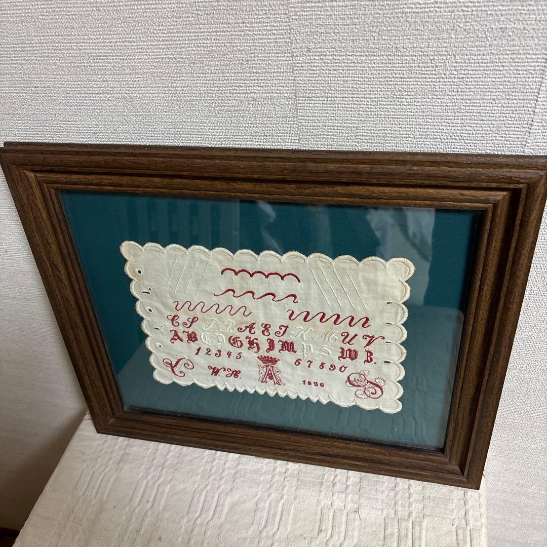 フランス　アンティーク　赤糸&白糸　サンプラー　刺繍　ガラス入り　額入り