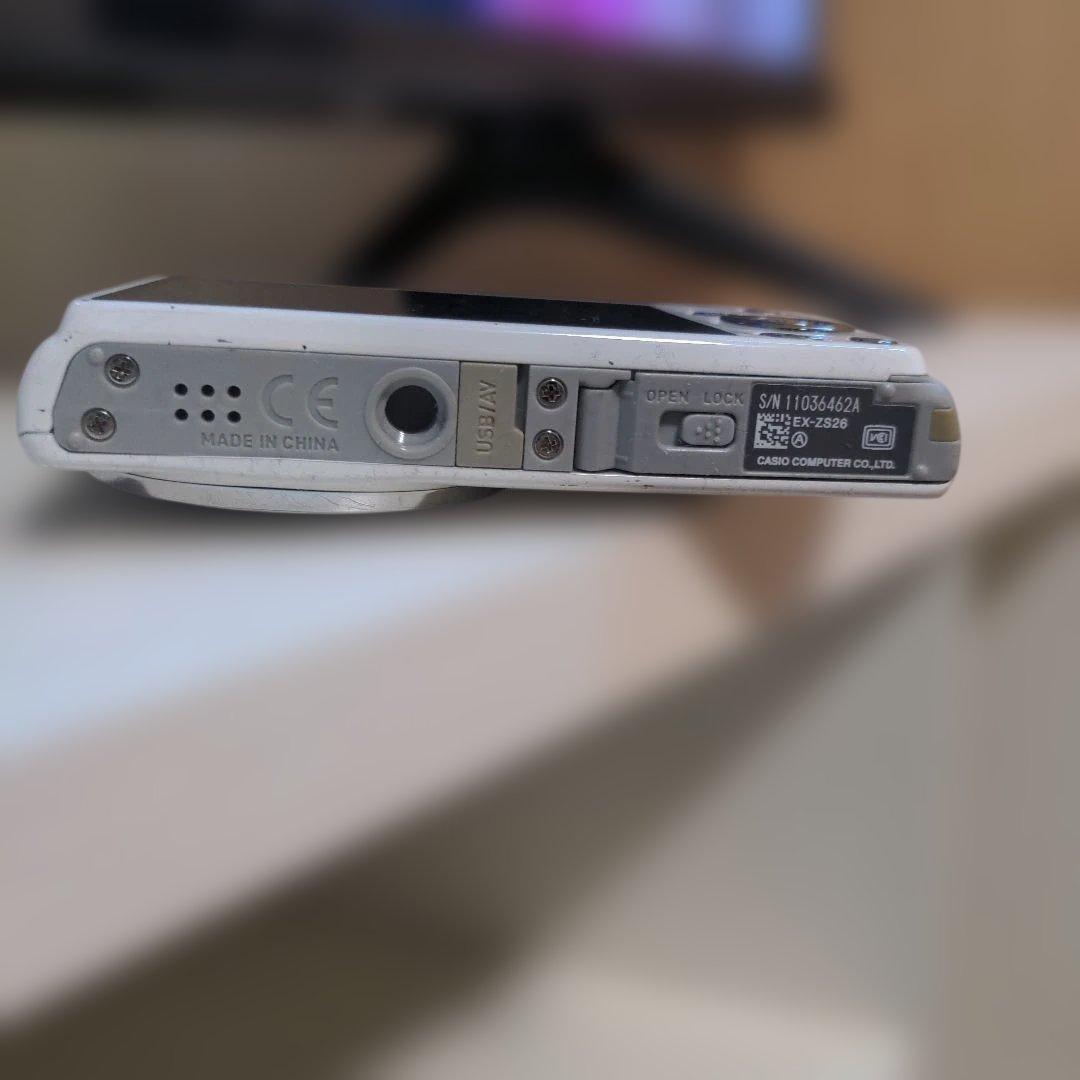 CASIO　EXILIM EX-ZS26 デジカメ