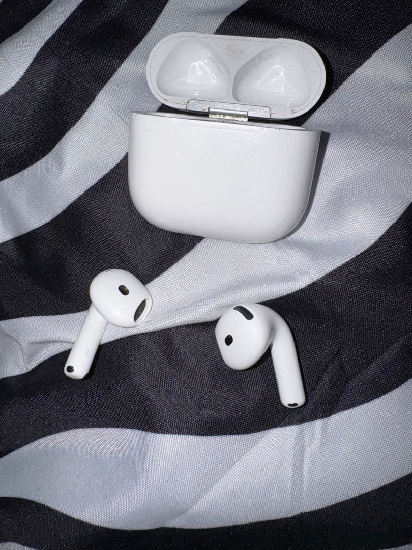 AirPods4 ノイズキャンセリング搭載　箱は無し