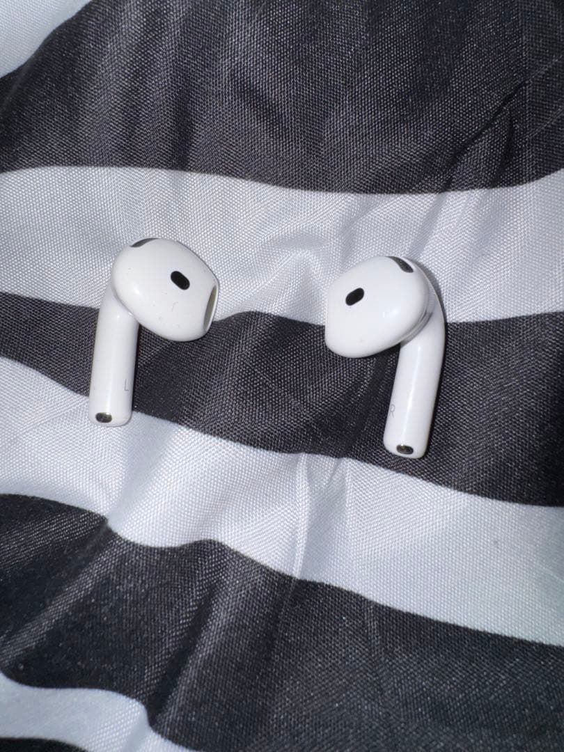 AirPods4 ノイズキャンセリング搭載　箱は無し