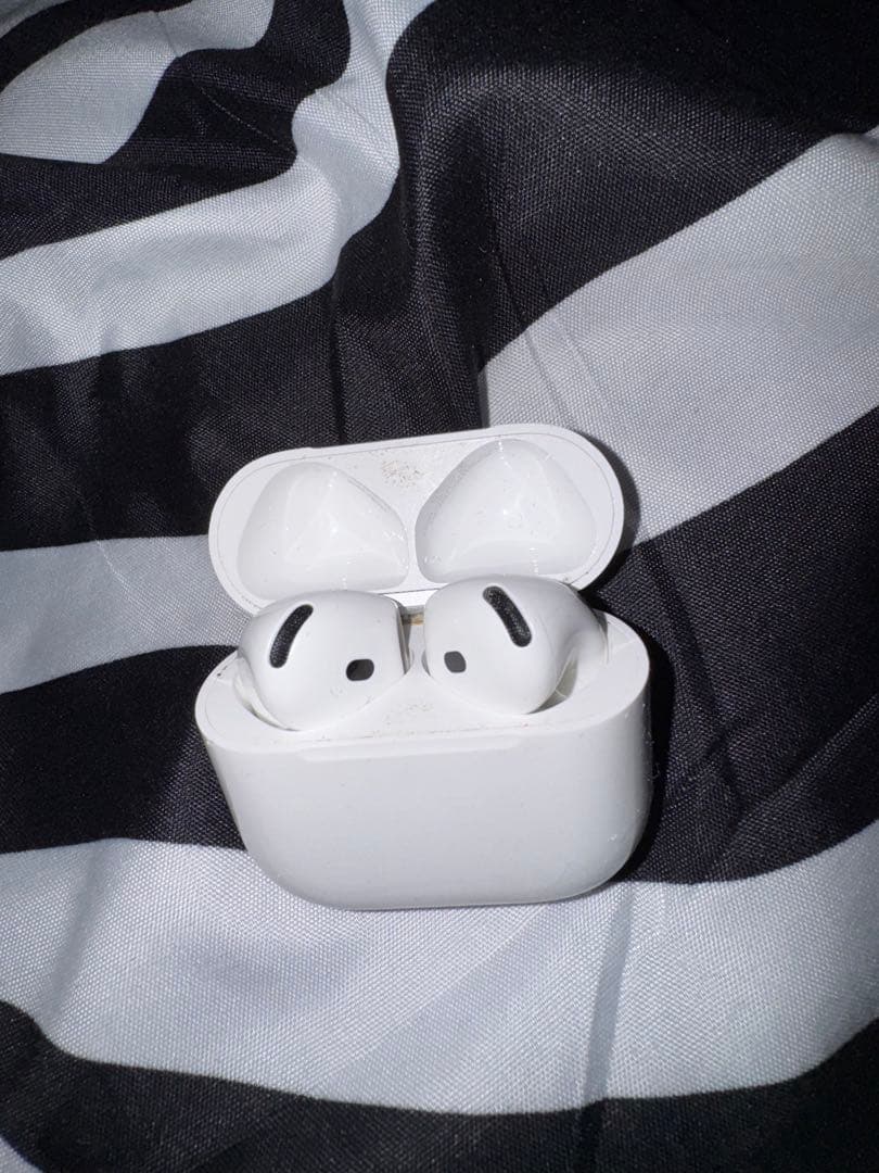 AirPods4 ノイズキャンセリング搭載　箱は無し