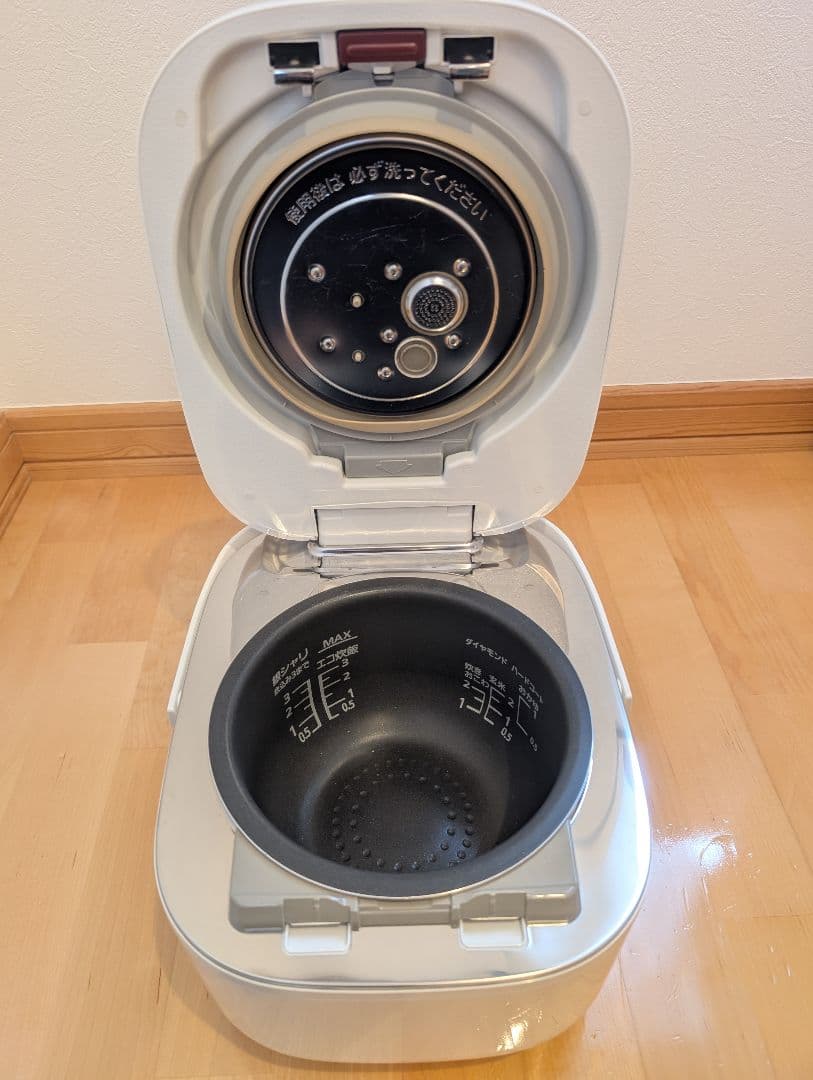 パナソニック　炊飯器　3合　SR-JW057 2017年製　内釜2023年購入