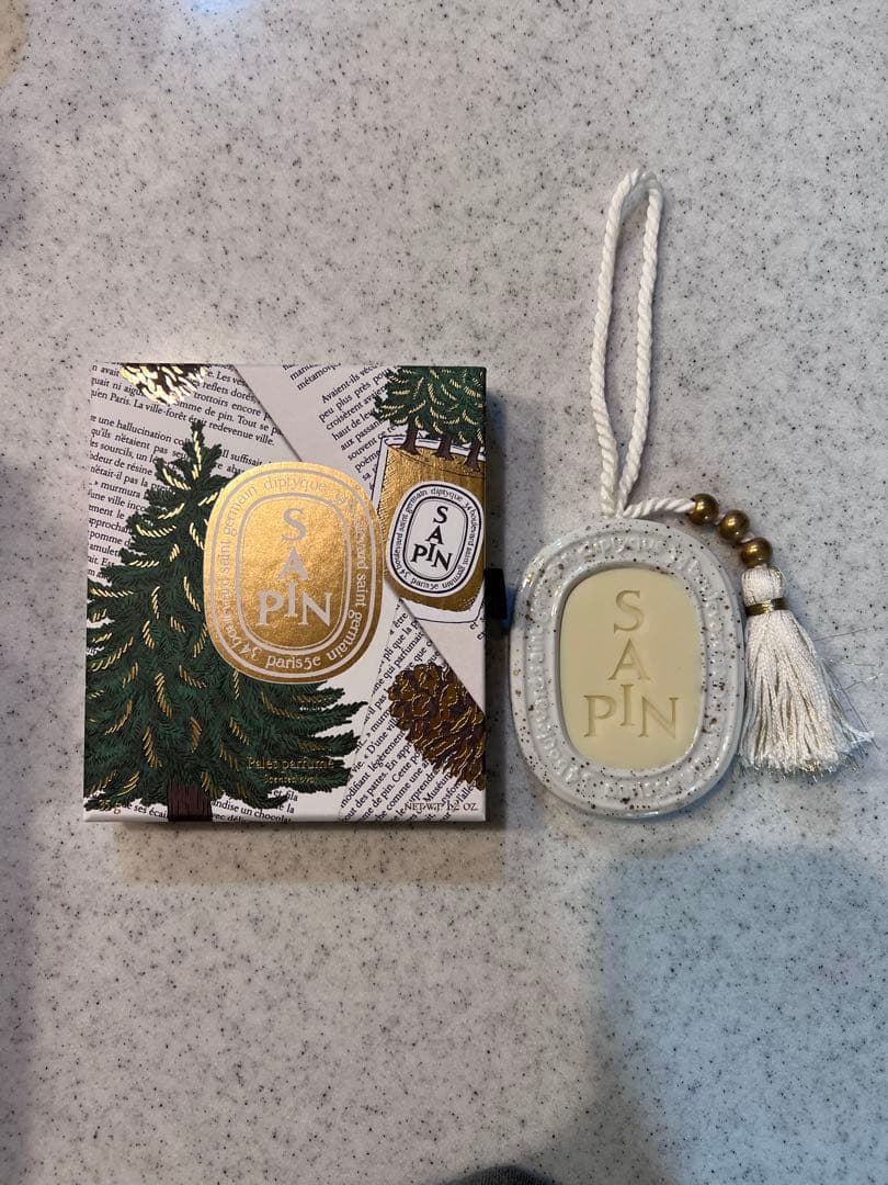 香りのオーバル　Sapin diptyque