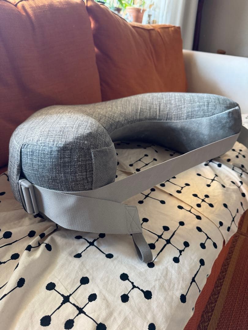 Ergobaby ナチュラルカーブ・ナーシングピロー ベルト付き