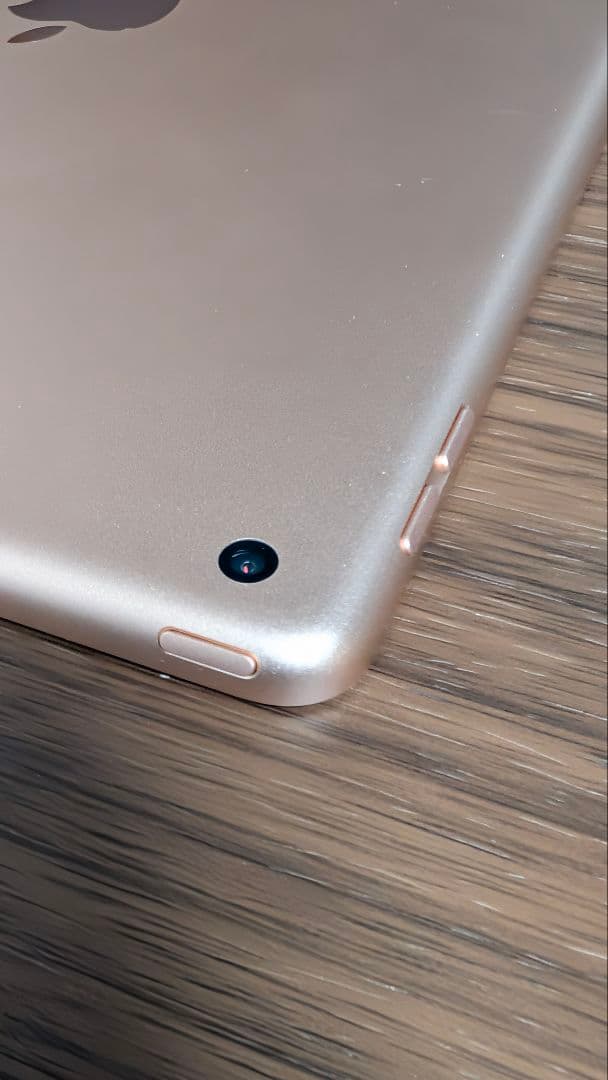 Apple iPad 第8世代　ゴールド