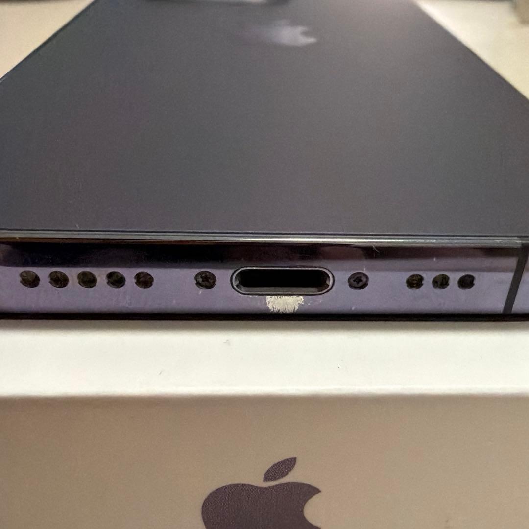 iPhone 14 Pro本体（MagSafe 対応ケース付き）