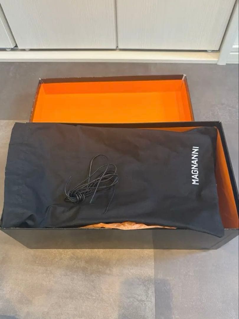 【最終価格】MAGNANNIドレスシューズ 39 グレージュ