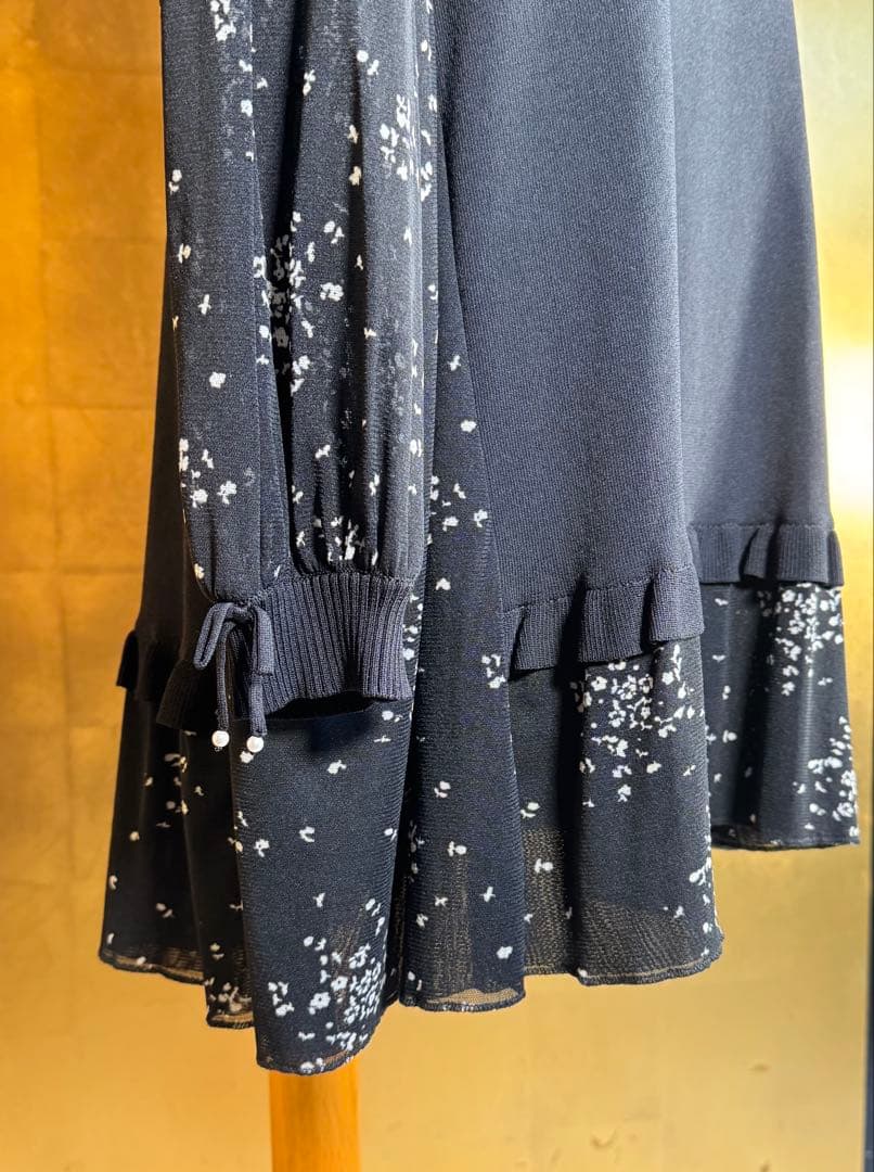 新品タグ付き【スーパービューティ】花柄長袖チュニック パールブローチ付き