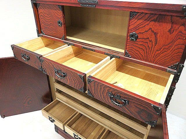 u*1様 伝統工芸 岩谷堂箪笥 欅材漆塗着物箪笥　 南部鉄金具/鍵付き/時代箪笥