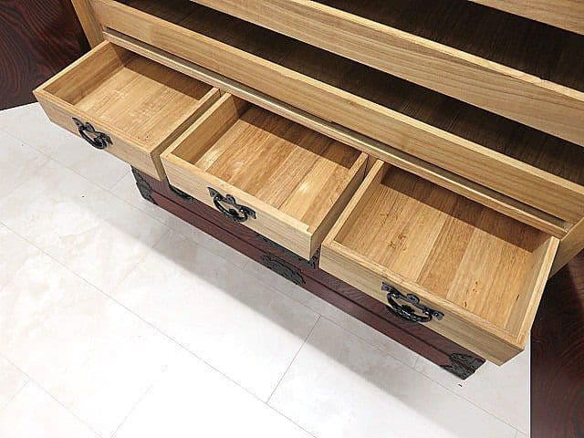 u*1様 伝統工芸 岩谷堂箪笥 欅材漆塗着物箪笥　 南部鉄金具/鍵付き/時代箪笥