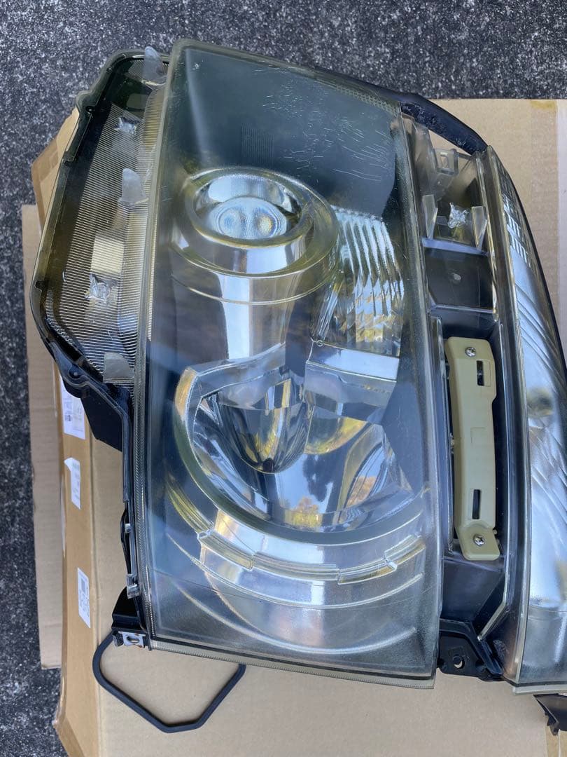 ヴォクシー 70ヘッドライト 左右　V8 zrr70