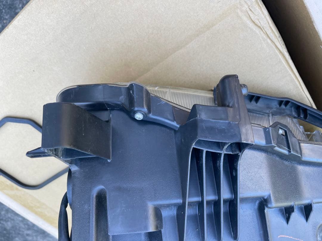 ヴォクシー 70ヘッドライト 左右　V8 zrr70