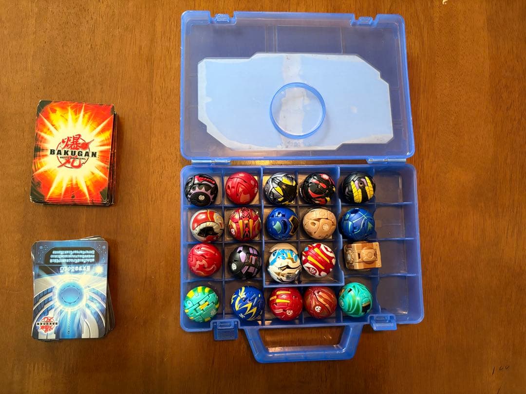 爆丸まとめ売り　ケース付き　ステージ付き　カード付き