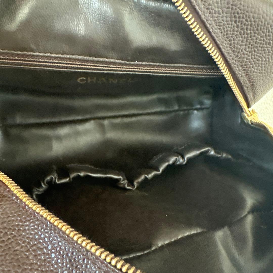 CHANEL シャネル　コスメポーチ　クラッチバッグ　キャビアスキン　ブラウン