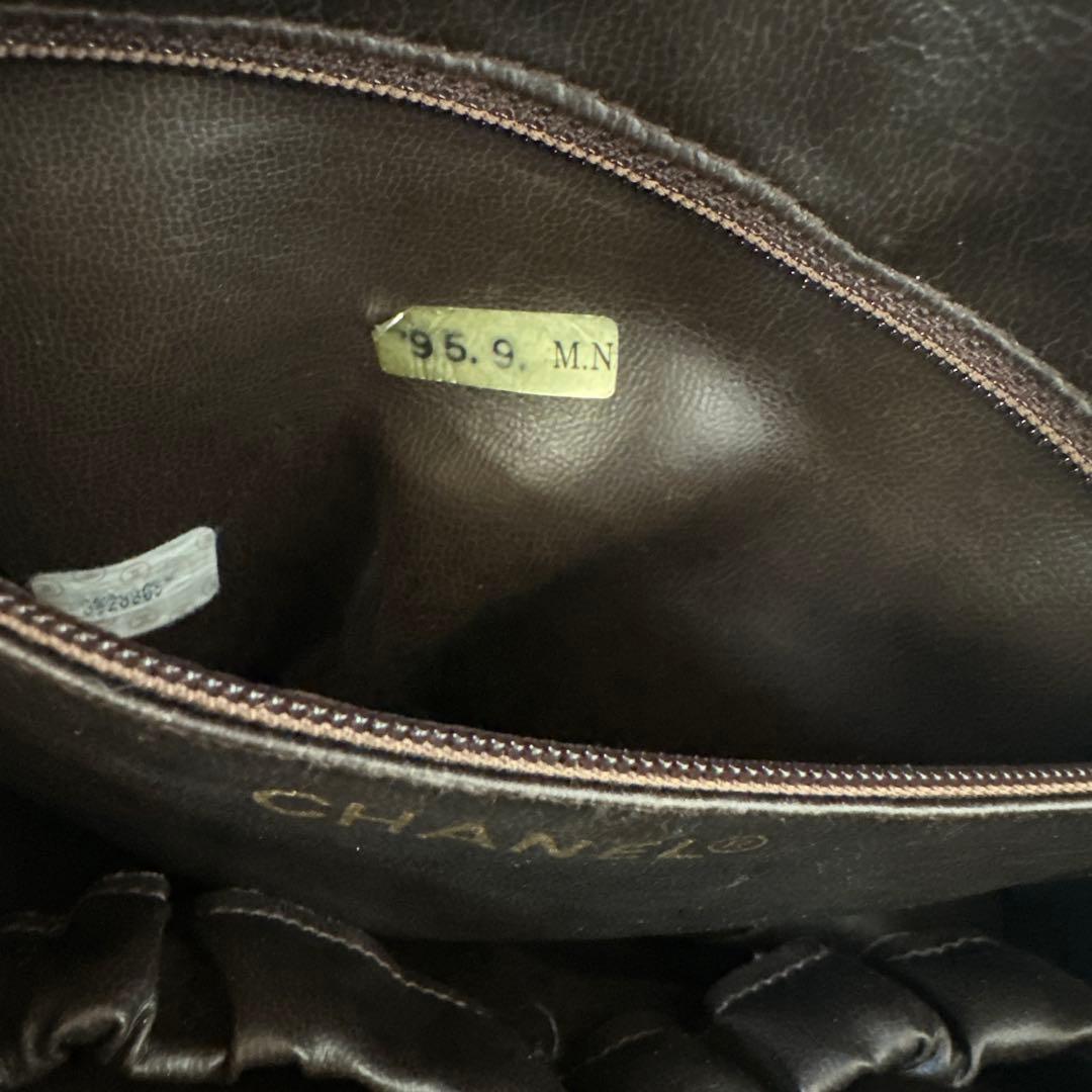 CHANEL シャネル　コスメポーチ　クラッチバッグ　キャビアスキン　ブラウン