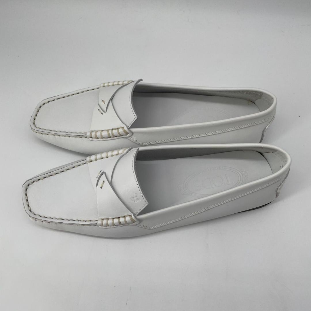 15085✨未使用級✨トッズ ゴンミーニ ドライビングシューズ レザー 白