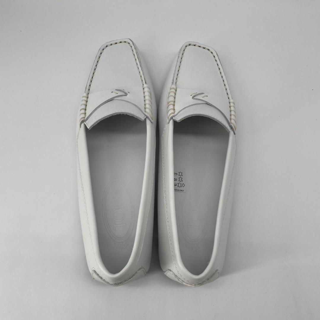 15085✨未使用級✨トッズ ゴンミーニ ドライビングシューズ レザー 白