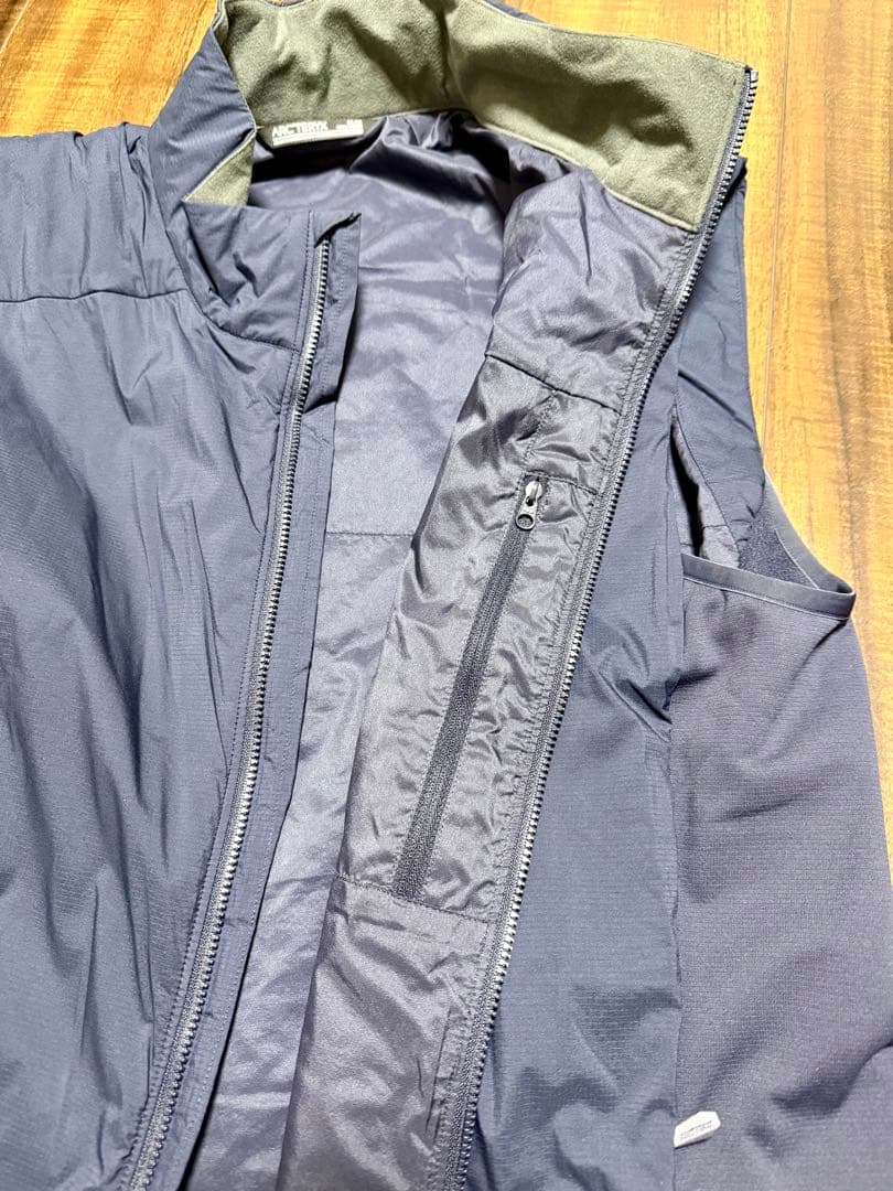 アークテリクス atom ベスト