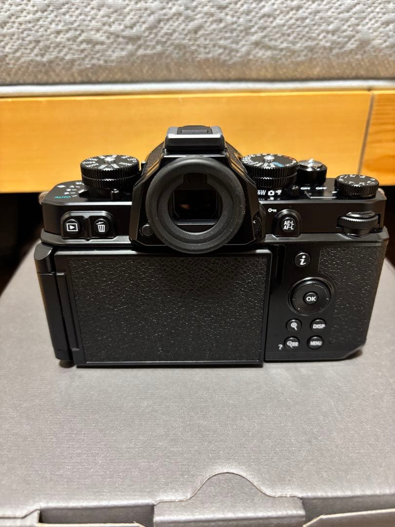 NikonZF 40/2 SE レンズキット　SmallRigグリップ付